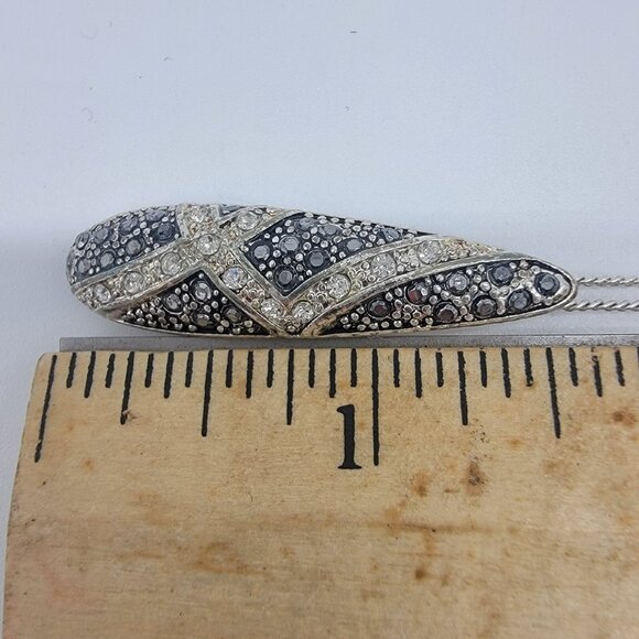 Avon NRT Iris Amaia Necklace Silver Tone Oblong‎ Pendant New In BOX - Picture 5 of 7